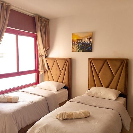 Amazing Appartement " Avec Climatisation " Au Centre Ville En Face Hilton & Gare Train De Tgv De Tanger 2N แทนเจียร์ ภายนอก รูปภาพ