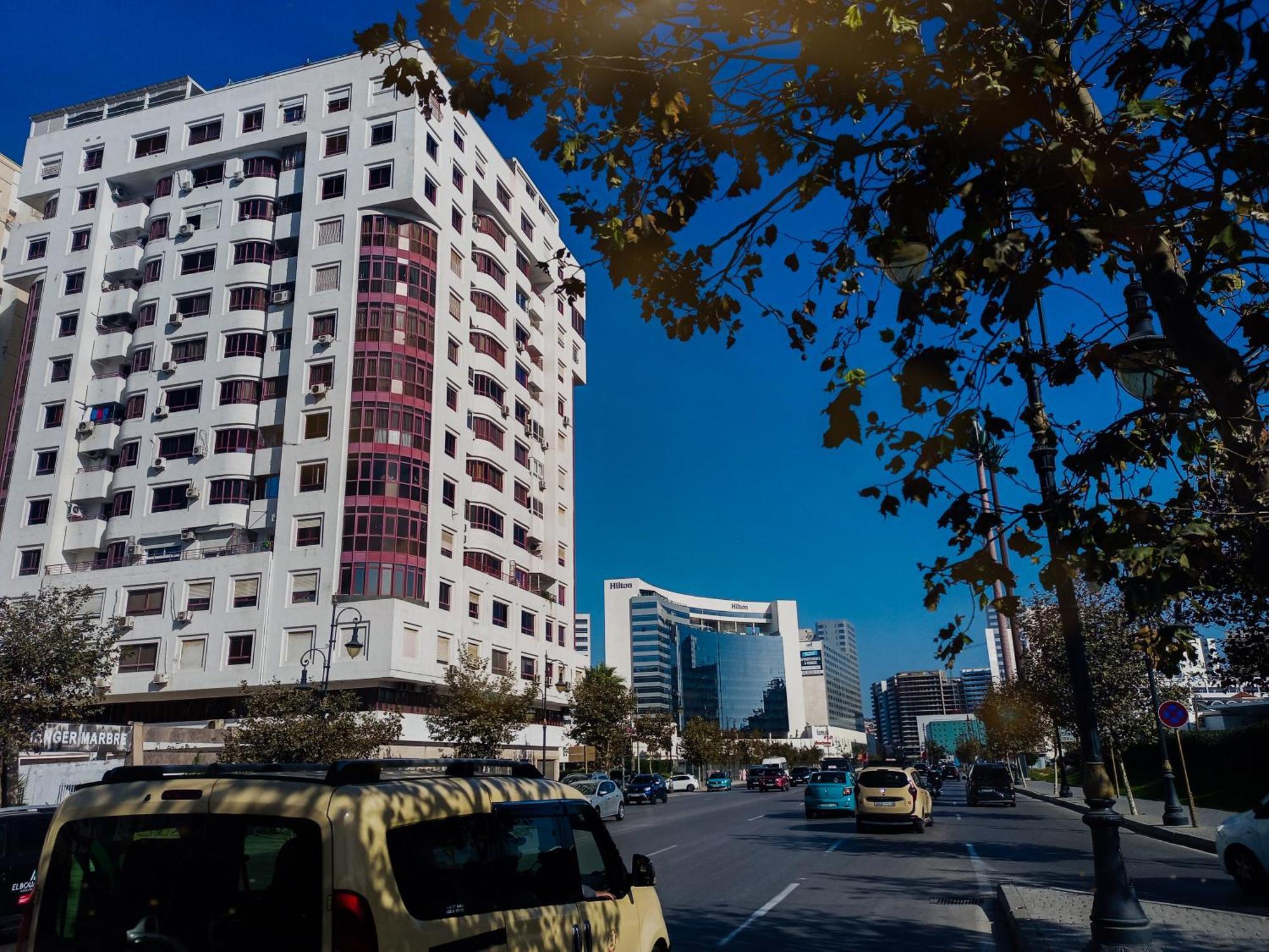 Amazing Appartement " Avec Climatisation " Au Centre Ville En Face Hilton & Gare Train De Tgv De Tanger 2N แทนเจียร์ ภายนอก รูปภาพ