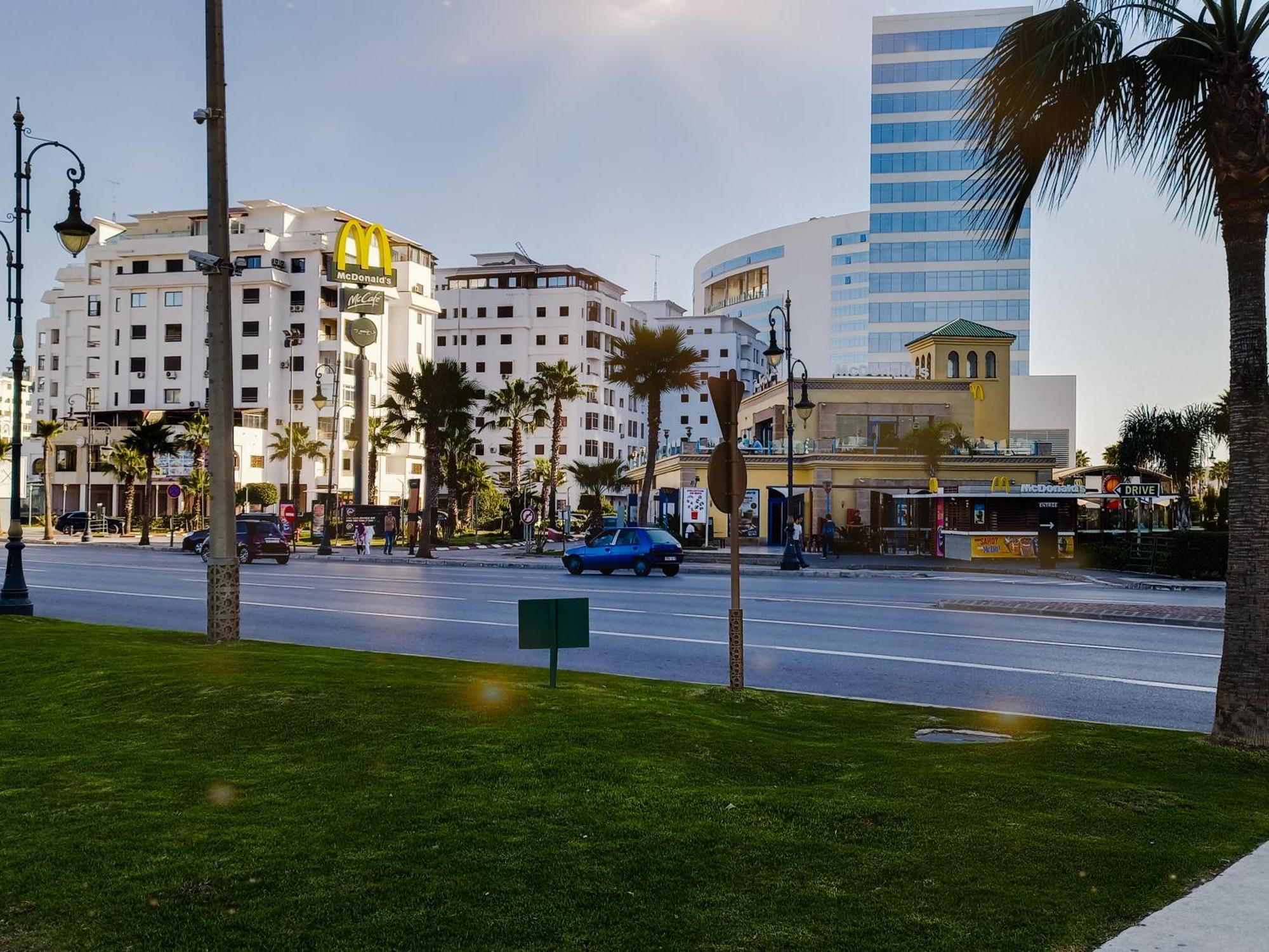 Amazing Appartement " Avec Climatisation " Au Centre Ville En Face Hilton & Gare Train De Tgv De Tanger 2N แทนเจียร์ ภายนอก รูปภาพ