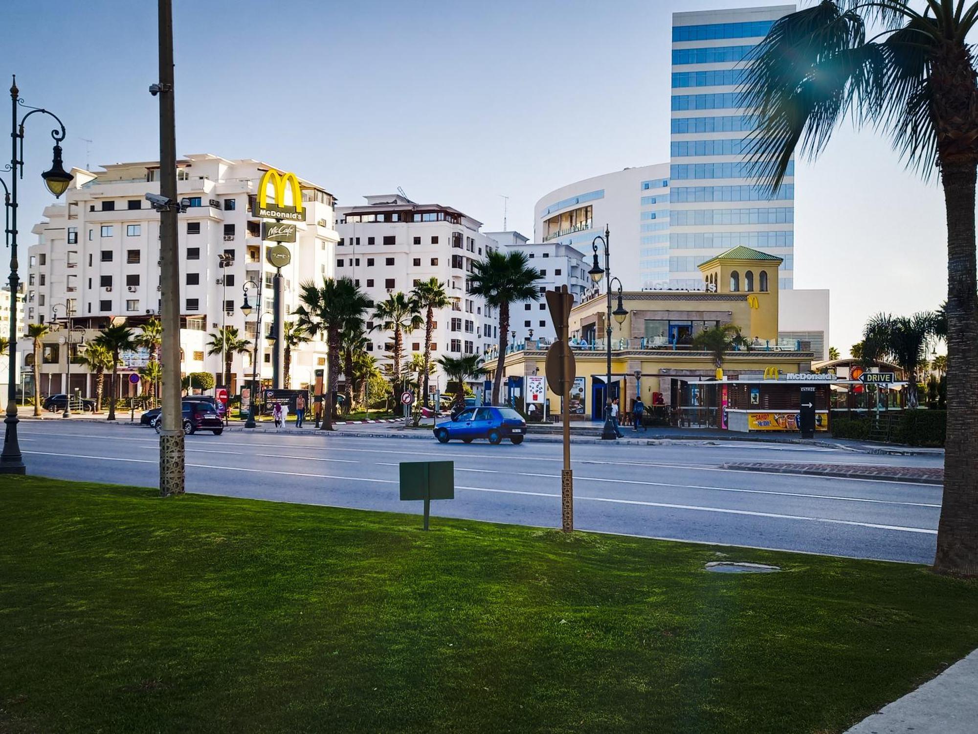 Amazing Appartement " Avec Climatisation " Au Centre Ville En Face Hilton & Gare Train De Tgv De Tanger 2N แทนเจียร์ ภายนอก รูปภาพ