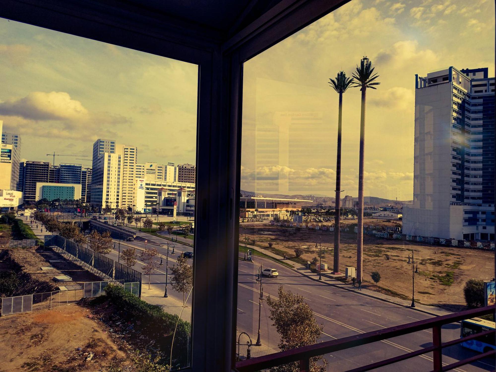 Amazing Appartement " Avec Climatisation " Au Centre Ville En Face Hilton & Gare Train De Tgv De Tanger 2N แทนเจียร์ ภายนอก รูปภาพ