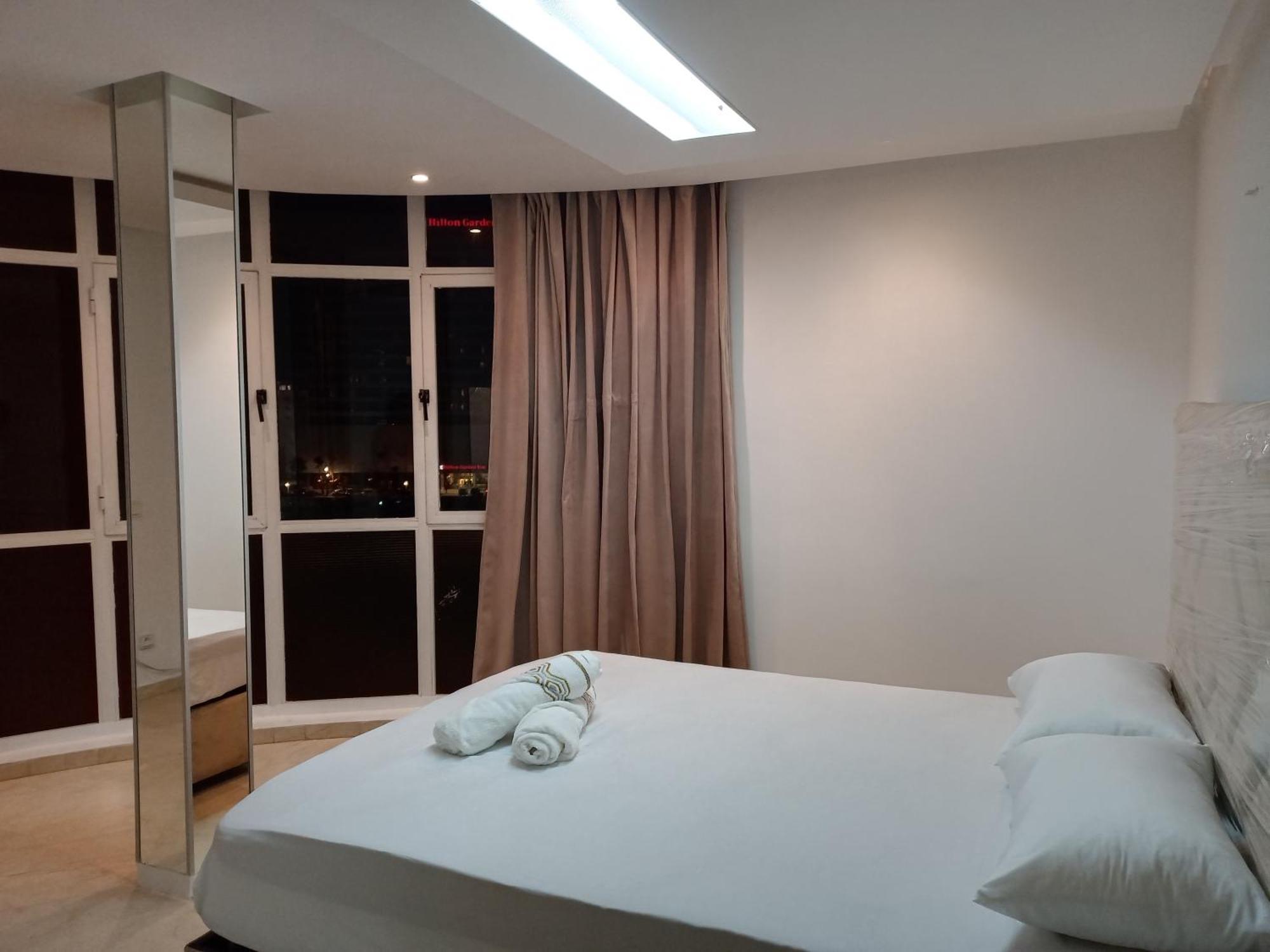 Amazing Appartement " Avec Climatisation " Au Centre Ville En Face Hilton & Gare Train De Tgv De Tanger 2N แทนเจียร์ ภายนอก รูปภาพ