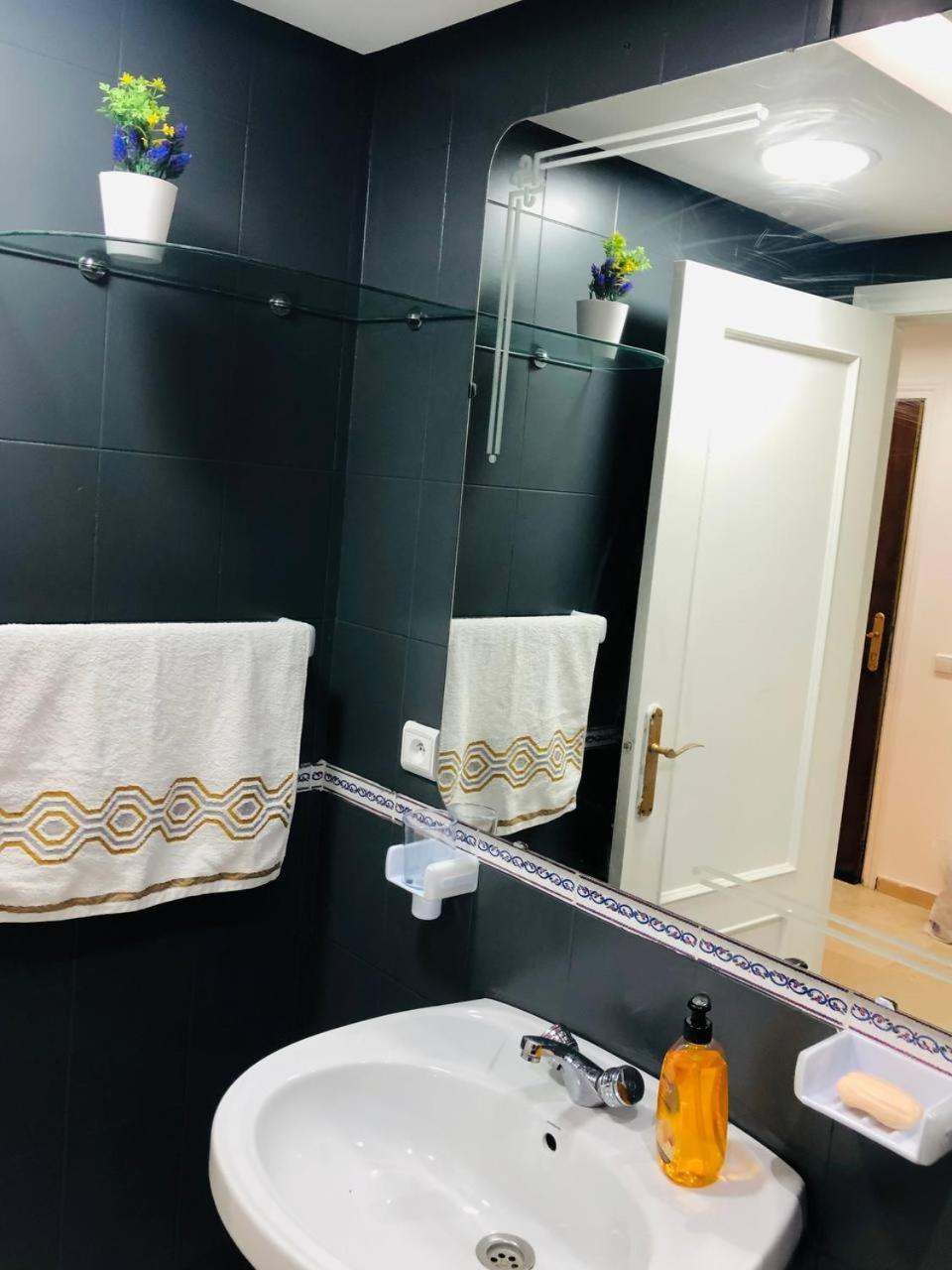 Amazing Appartement " Avec Climatisation " Au Centre Ville En Face Hilton & Gare Train De Tgv De Tanger 2N แทนเจียร์ ภายนอก รูปภาพ